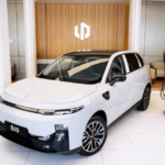 វត្តមានរថយន្តអគ្គិសនី Leapmotor B10 បើកបរបាន 600Km បានមកដល់ប្រទេសកម្ពុជាជាផ្លូវការហើយក្នុងតម្លៃត្រឹមតែ $2x,xxx ដោយនាំមកនូវជម្រើសដ៏ឆ្លាតវៃសម្រាប់ទីផ្សារកម្ពុជា